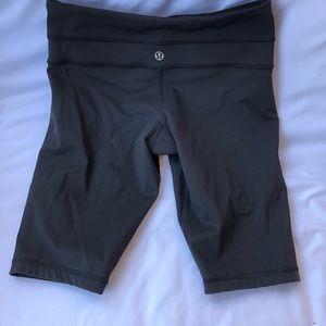 Lululemon bike shorts size 4